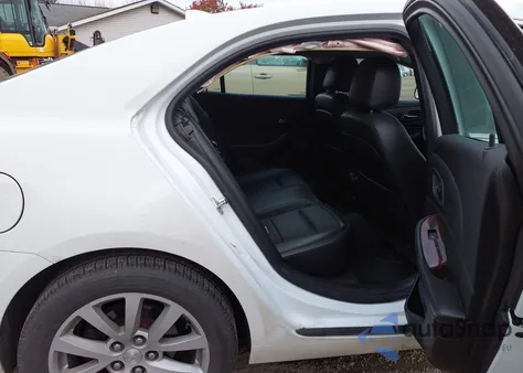 2013 Chevrolet Malibu 2Lt z USA, uszkodzony, nr VIN 1G11E5SA2DF293940